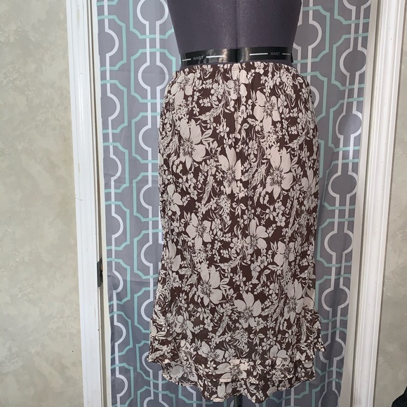 3/15🔥Brown & white floral skirt - Picture 3 of 5